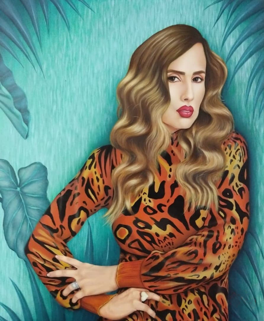 RETRATO MUJER VESTIDO LEOPARDO
